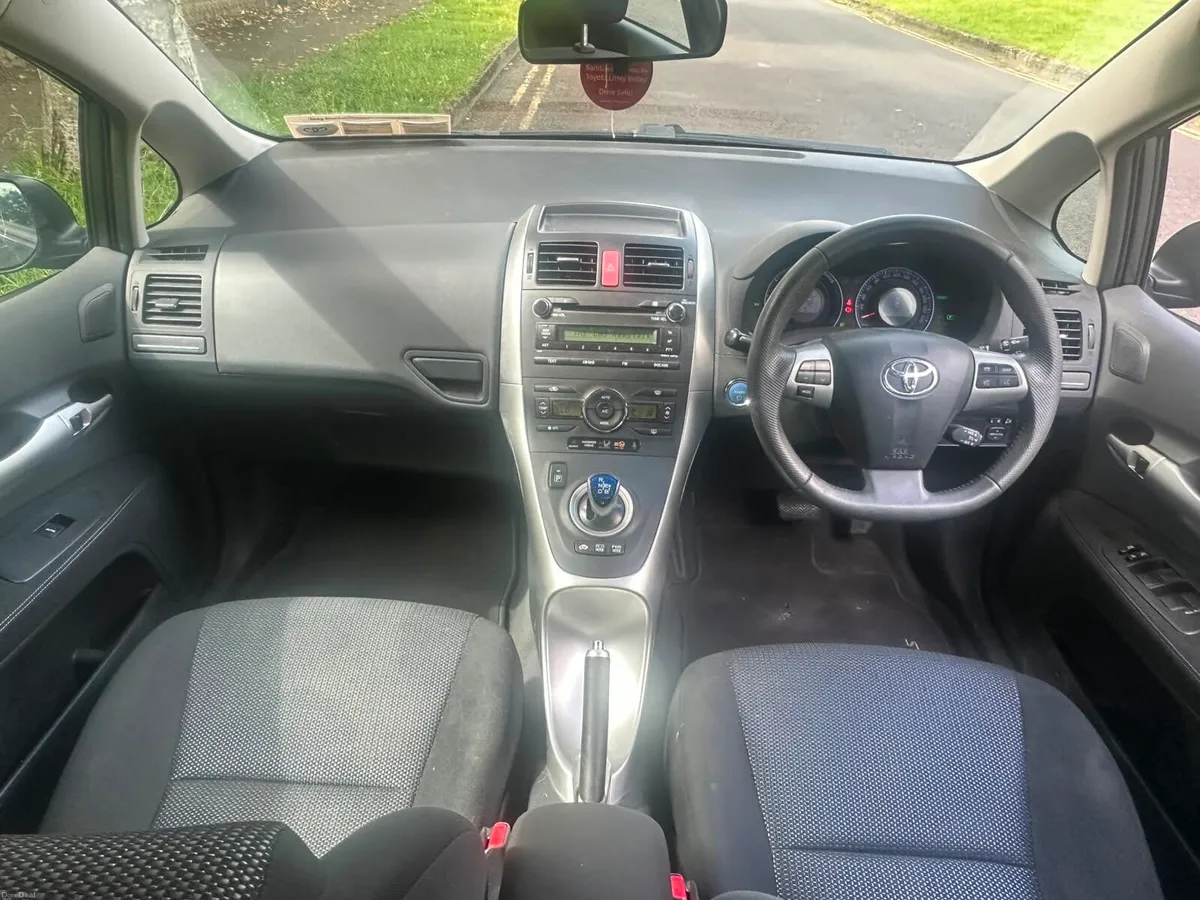 Toyota Auris Hybrid NCT 03/27 Tax 12/26 - Image 4