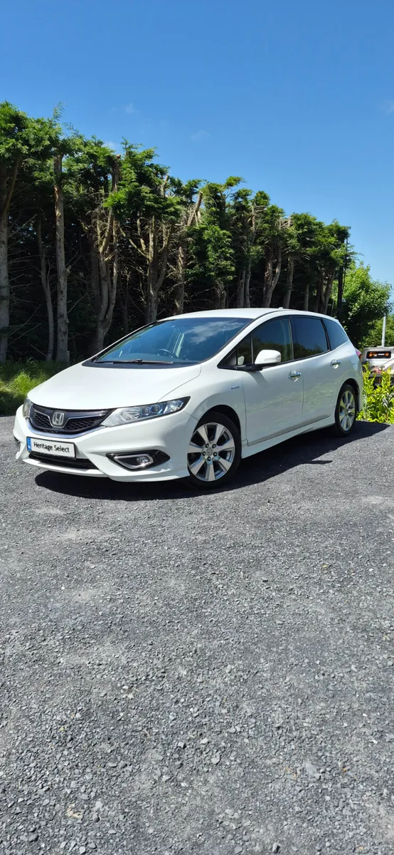 HONDA JADE 1.5 PETROL-HYBRID AUTOMATIC  6 SEATS - Image 3