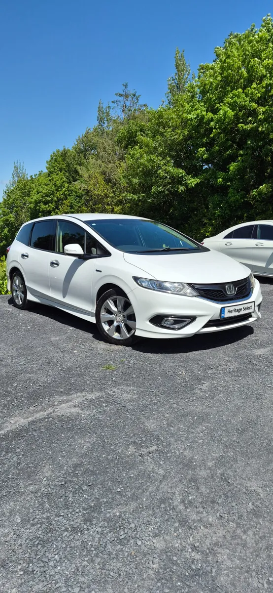 HONDA JADE 1.5 PETROL-HYBRID AUTOMATIC  6 SEATS - Image 1