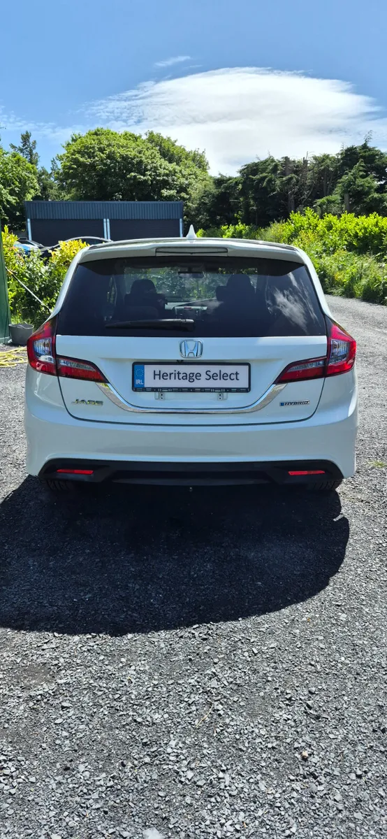 HONDA JADE 1.5 PETROL-HYBRID AUTOMATIC  6 SEATS - Image 6