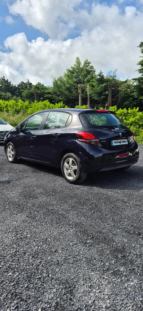 PEUGEOT 208 PURETECH TURBO AUTOMATIC 2017 - Image 5