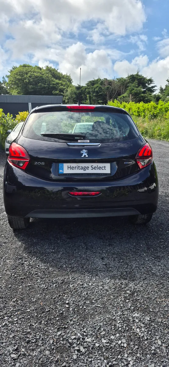 PEUGEOT 208 PURETECH TURBO AUTOMATIC 2017 - Image 6