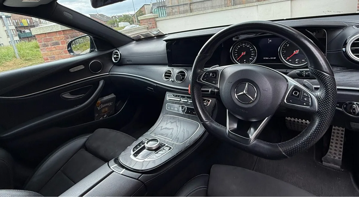 Selling a Mercedes in excellent condition - Image 3