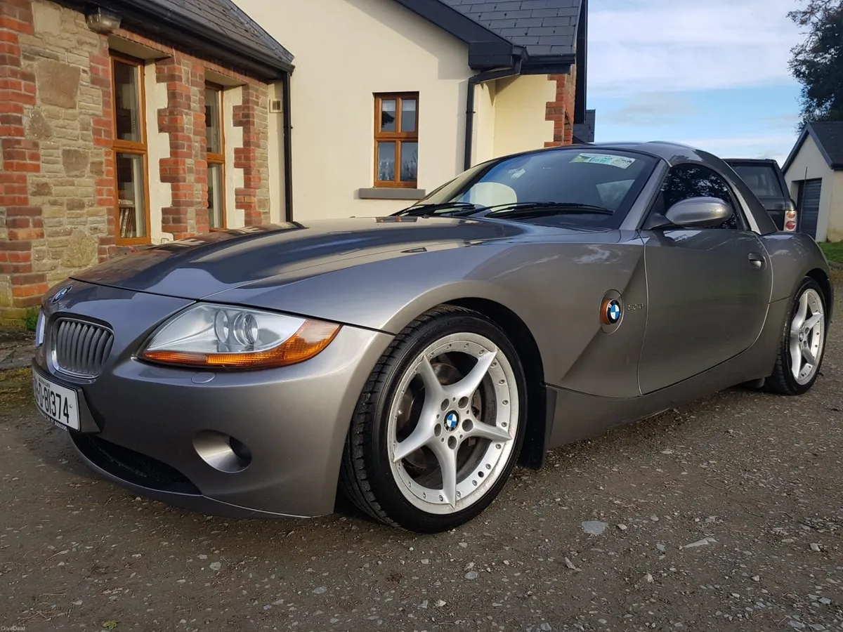 BMW z4 3.0 Hardtop Convertible Coupe - Image 6