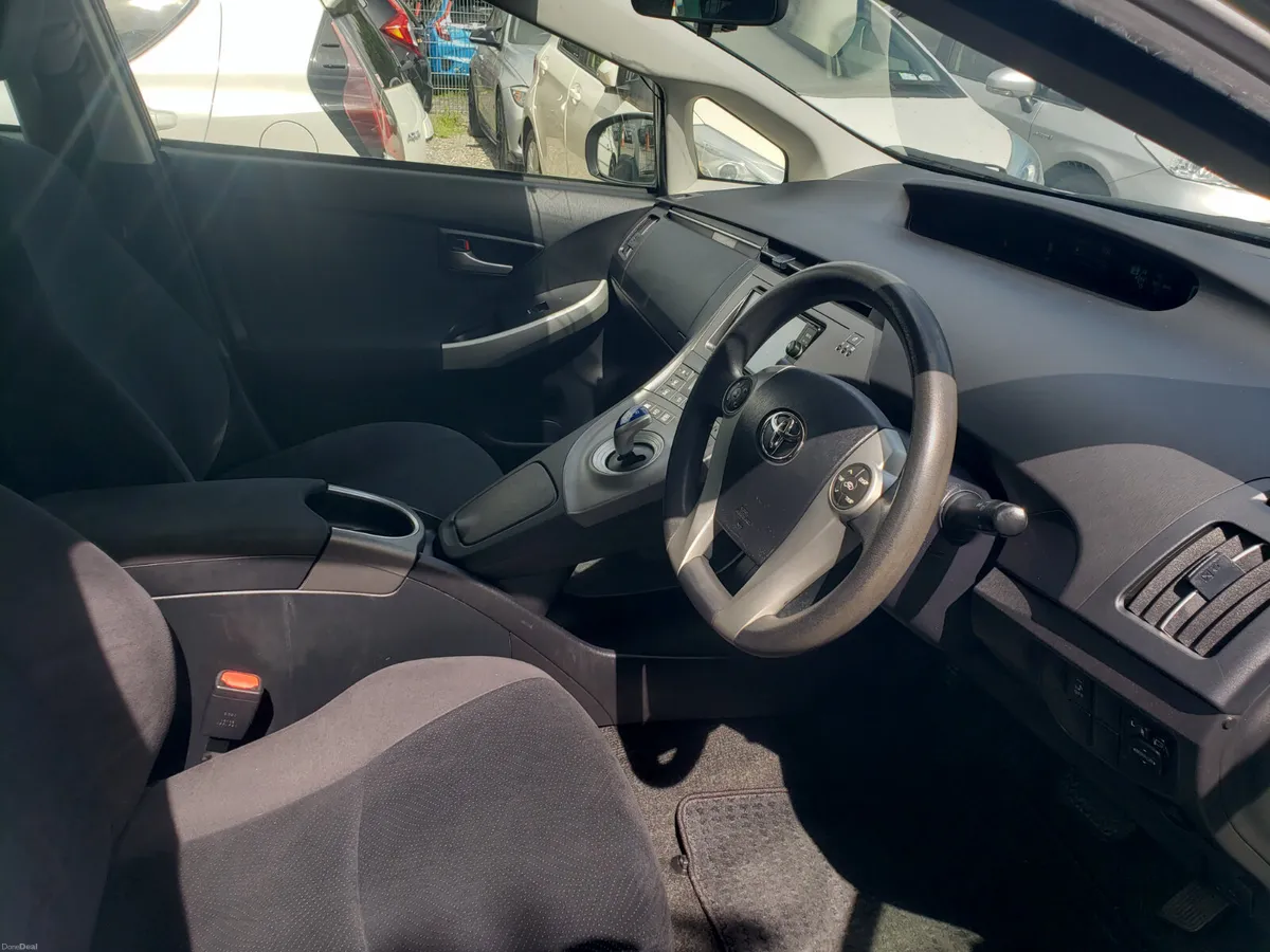 Toyota Prius 2015 - Image 3
