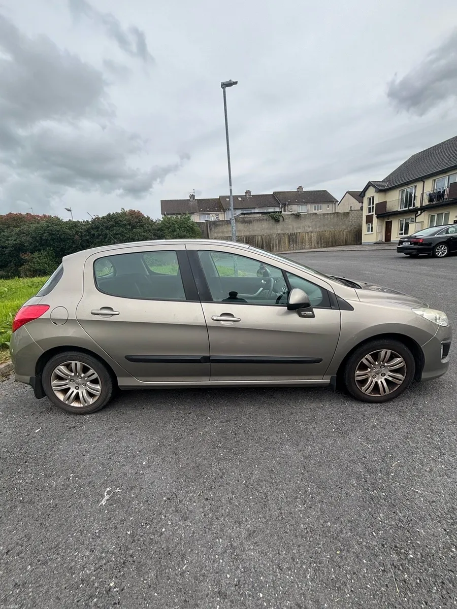 Peugeot 308 - Image 1
