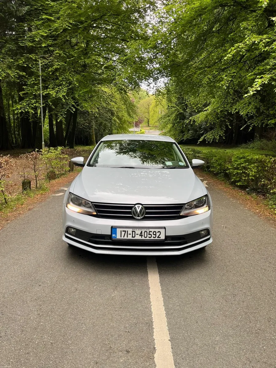 Volkswagen Jetta 2.0L automatic - Image 3