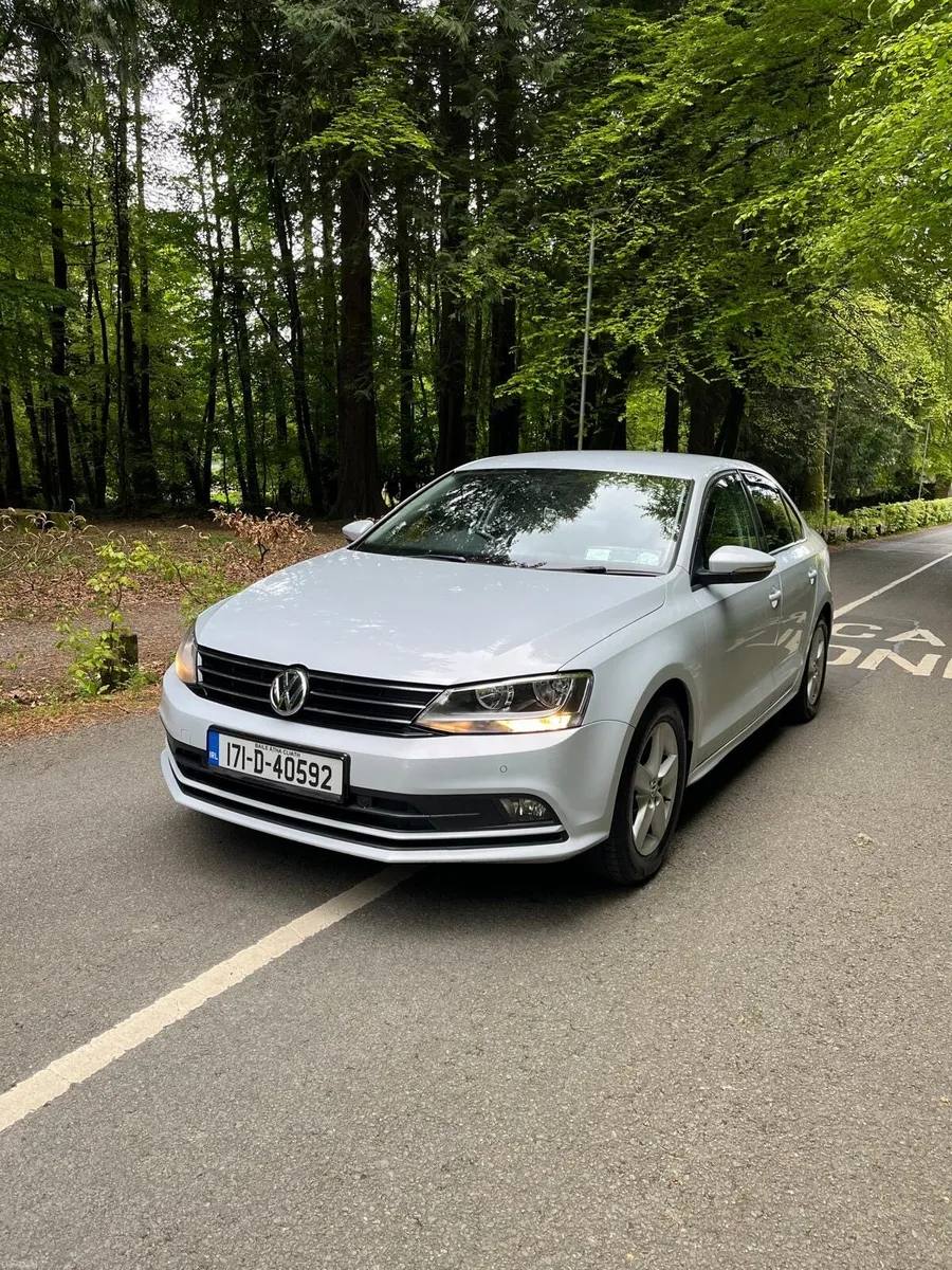 Volkswagen Jetta 2.0L automatic - Image 2