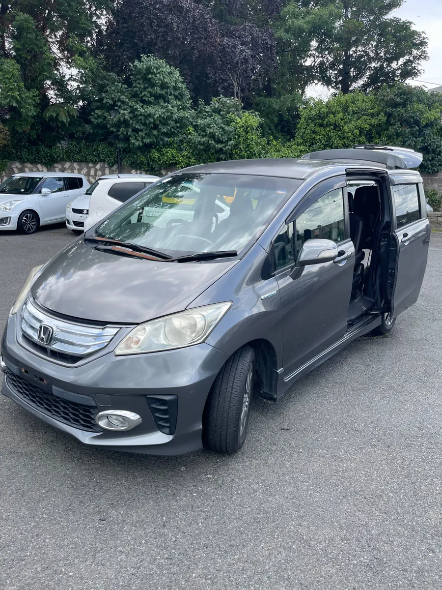 Honda freed  hybrid auto 6 seat leather seat - Image 2