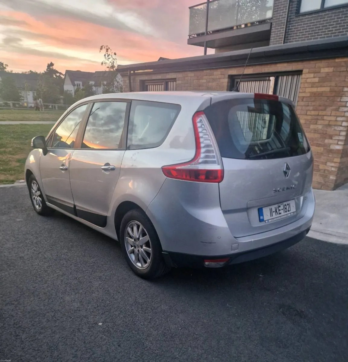 2011 Renault grand Scenic nct and tax - Image 4