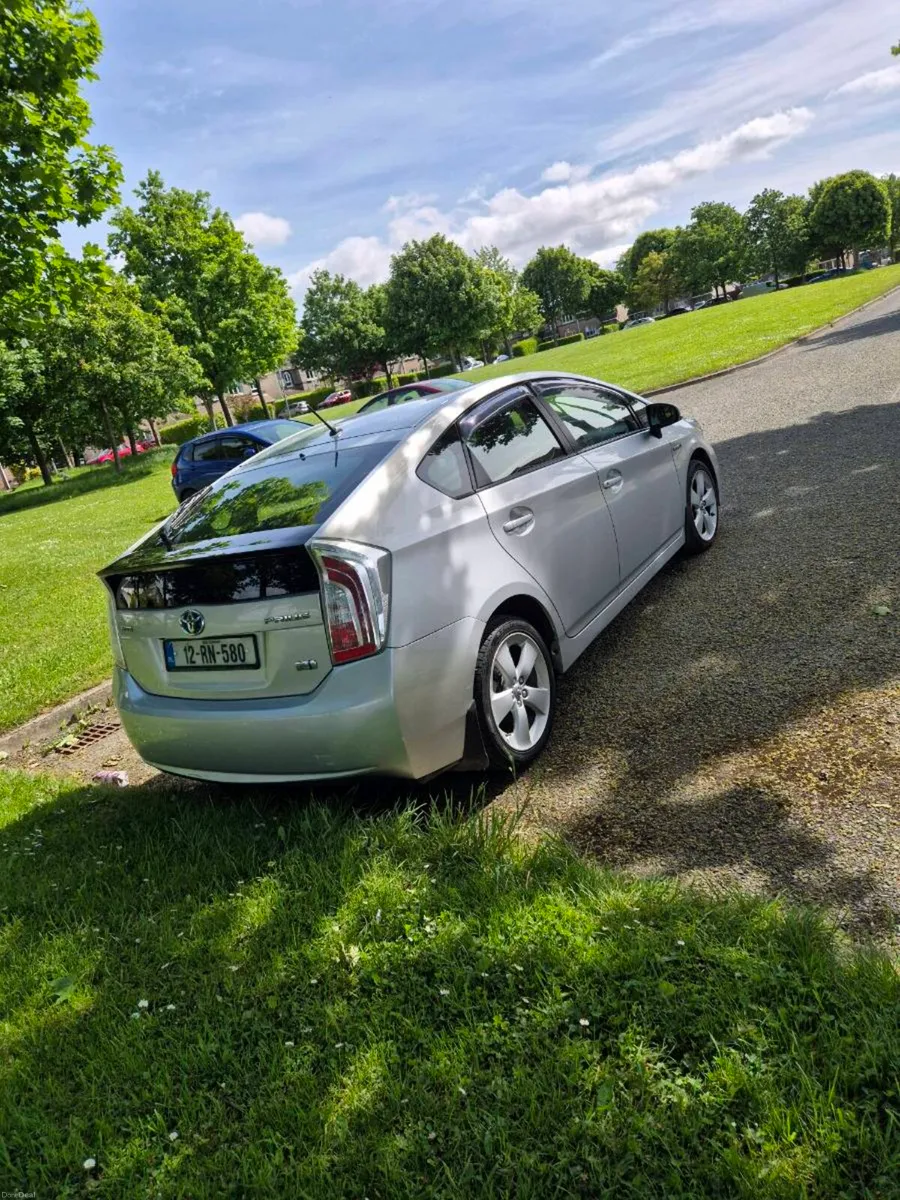 Tayota prius - Image 4