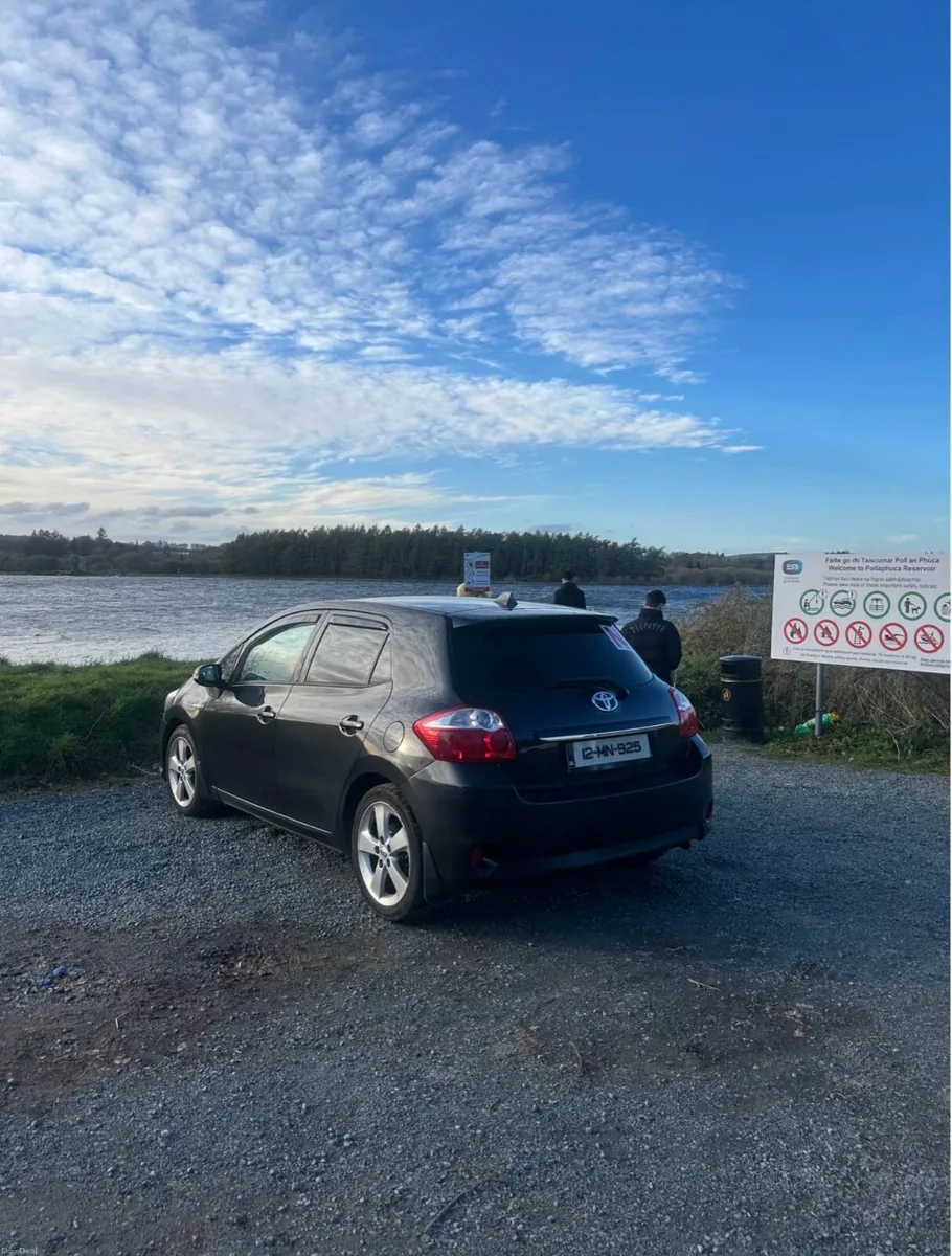 Toyota Auris 2012 1.8L Hybrid - Image 1