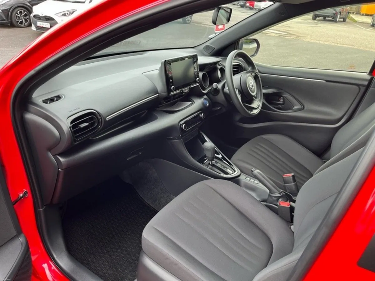 Toyota Yaris HYBRID ELECTRIC LUNA - Image 6