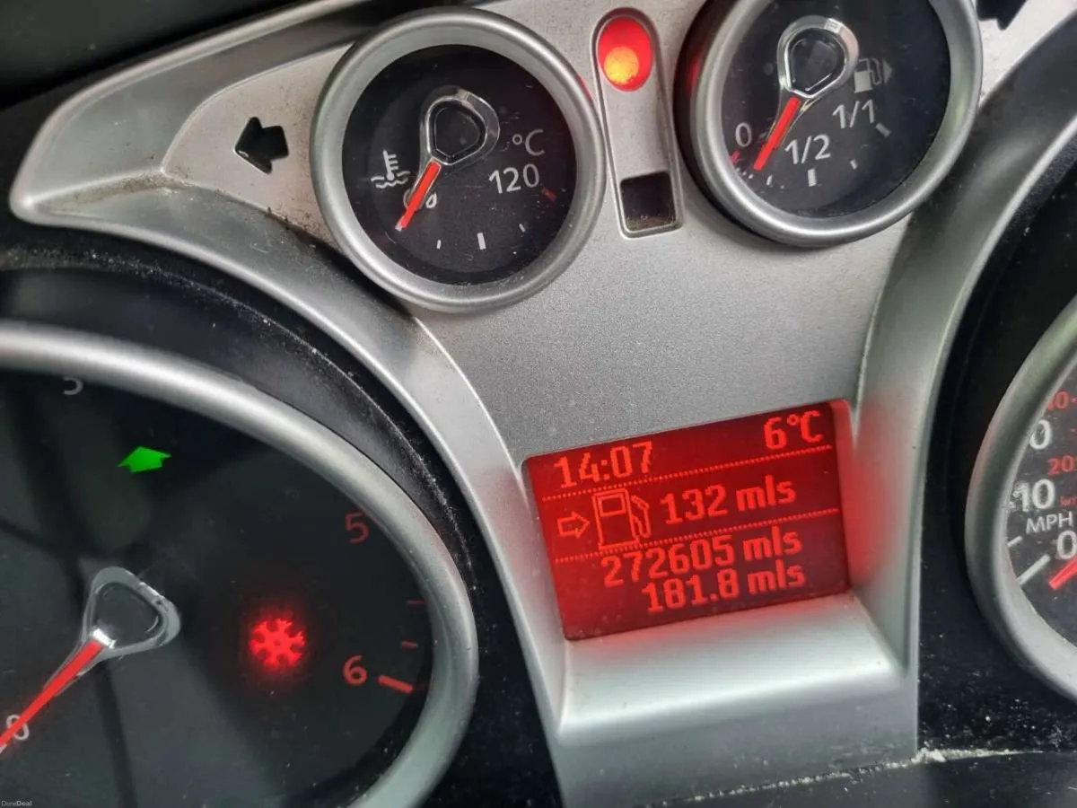 Ford Focus 2011 - Image 2