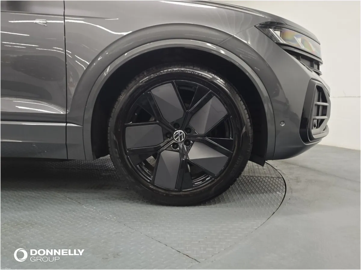 Volkswagen Touareg Diesel Estate Black Edition - Image 5
