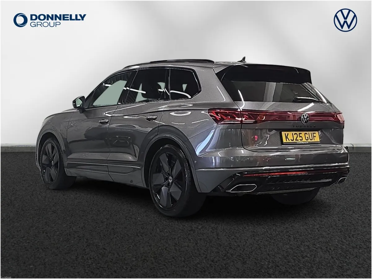 Volkswagen Touareg Diesel Estate Black Edition - Image 3
