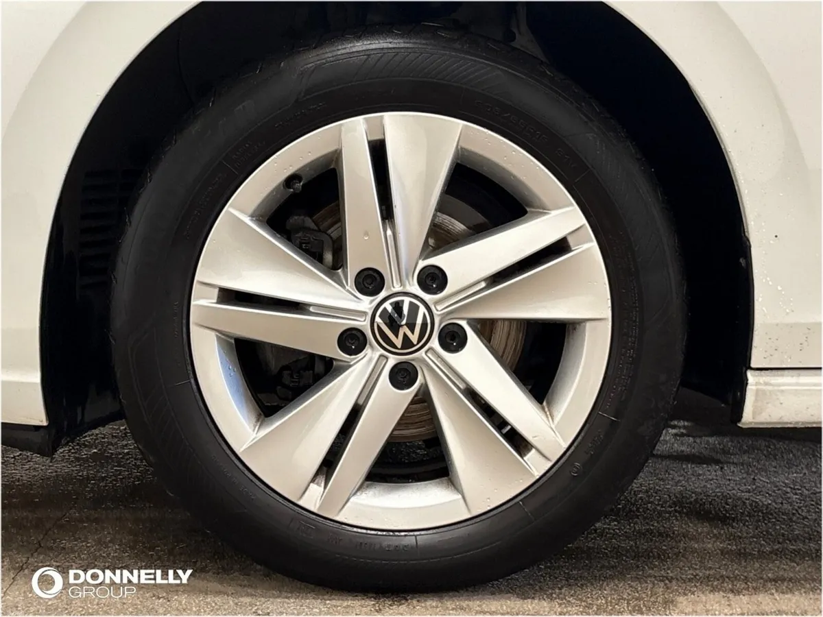 Volkswagen Golf Hatchback Life - Image 5