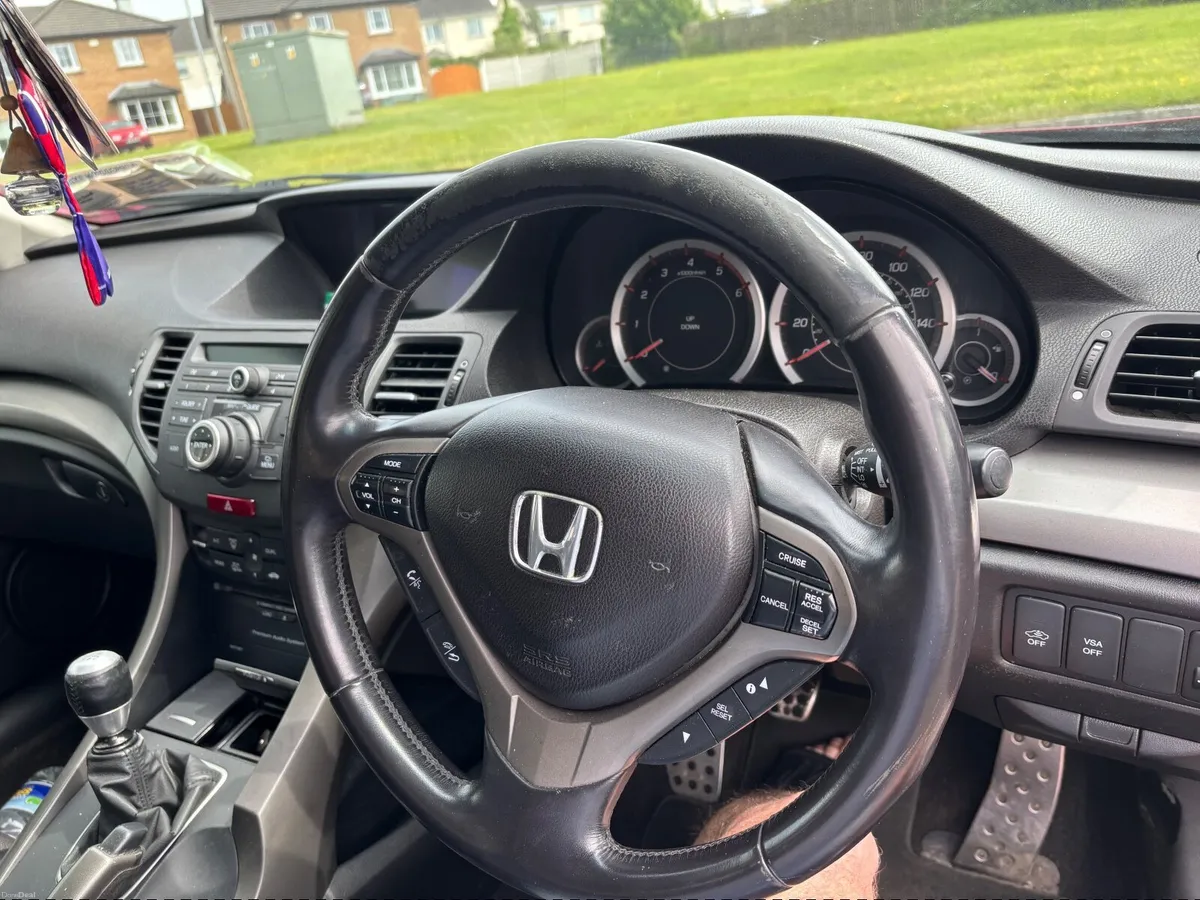 Honda Accord 2009 - Image 2