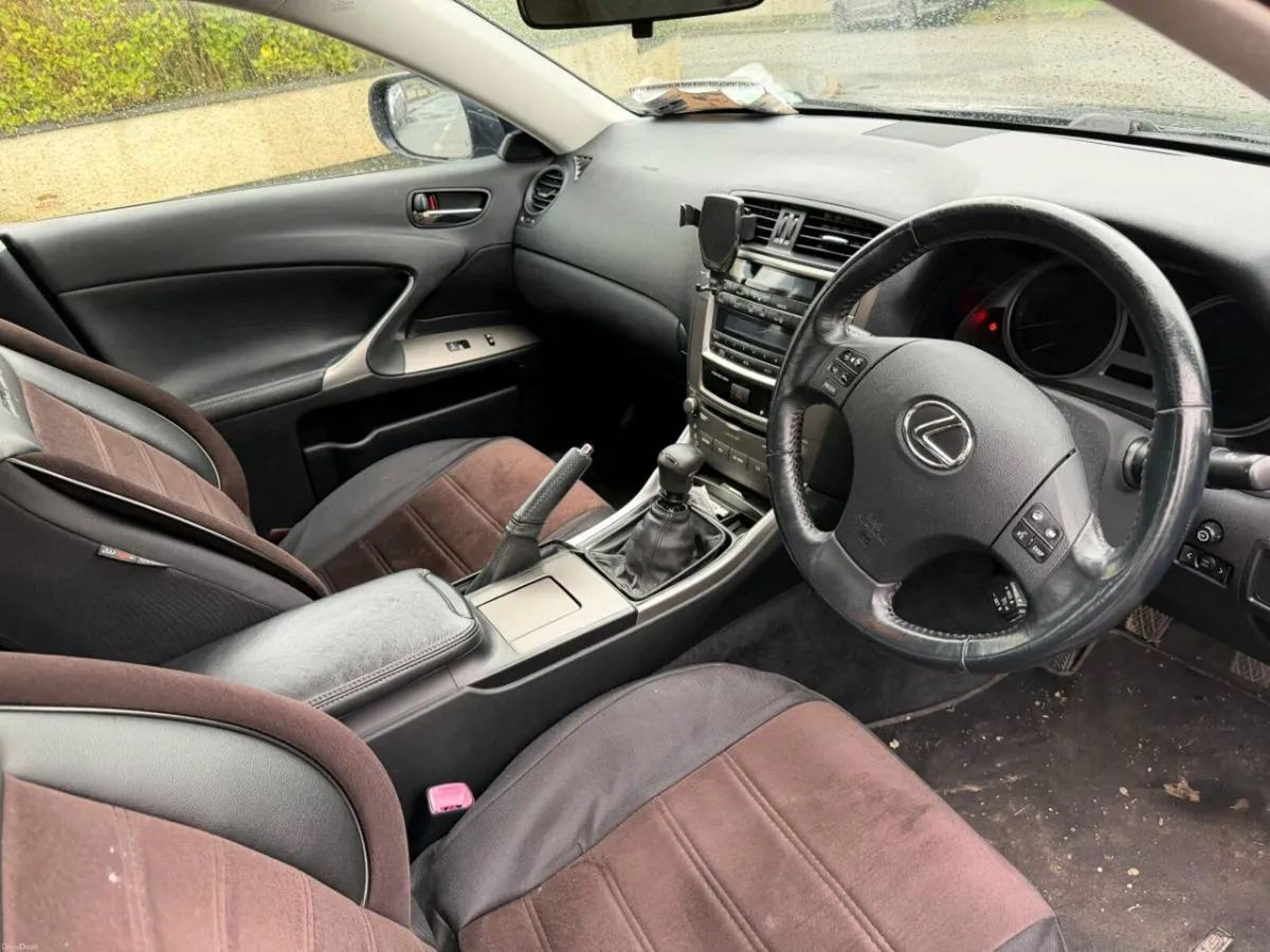 Lexus IS 220D - Image 1