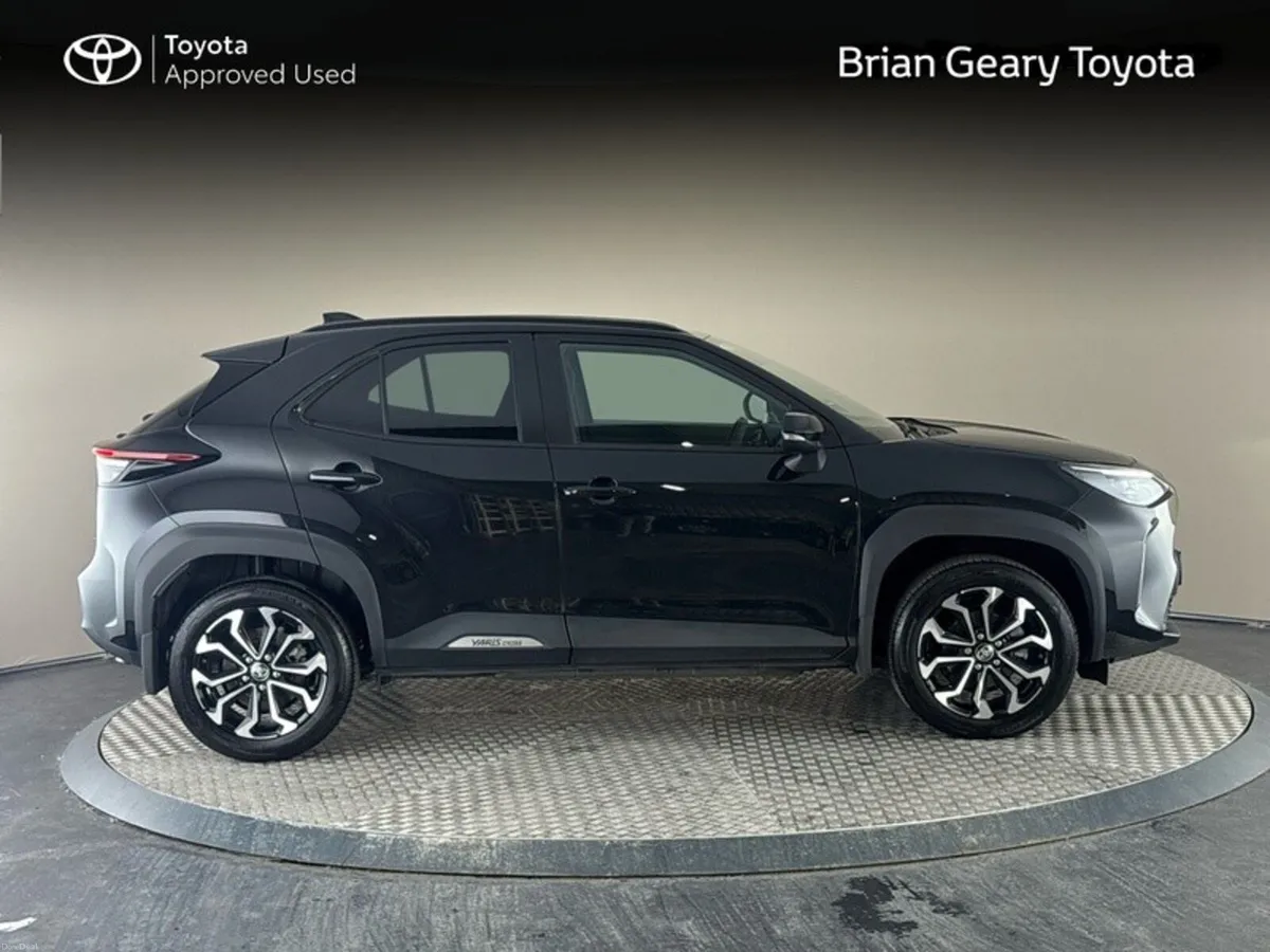 Toyota Yaris Cross HYBRID LUNA SPORT - Image 3