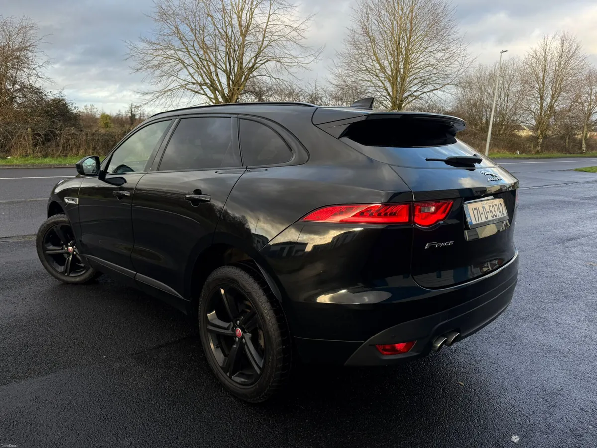 2017 Jaguar F-Pace 2.0 Diesel R-Sport - Image 4