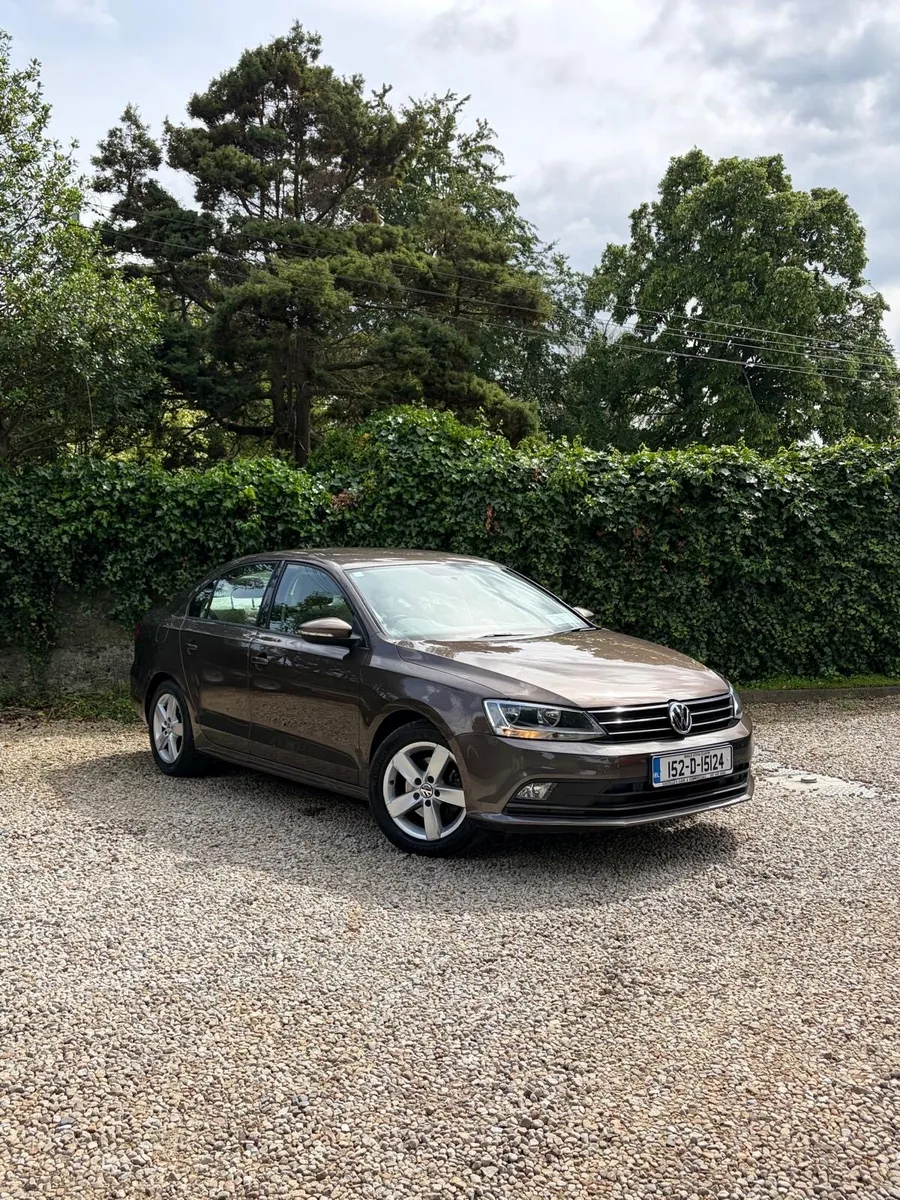 2015 Volkswagen Jetta ONLY 48,000 KILOMETERS - Image 1