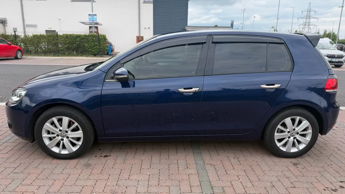 Volkswagen Golf 1.4TSI AUTOMATIC  Very low mileage - Image 5