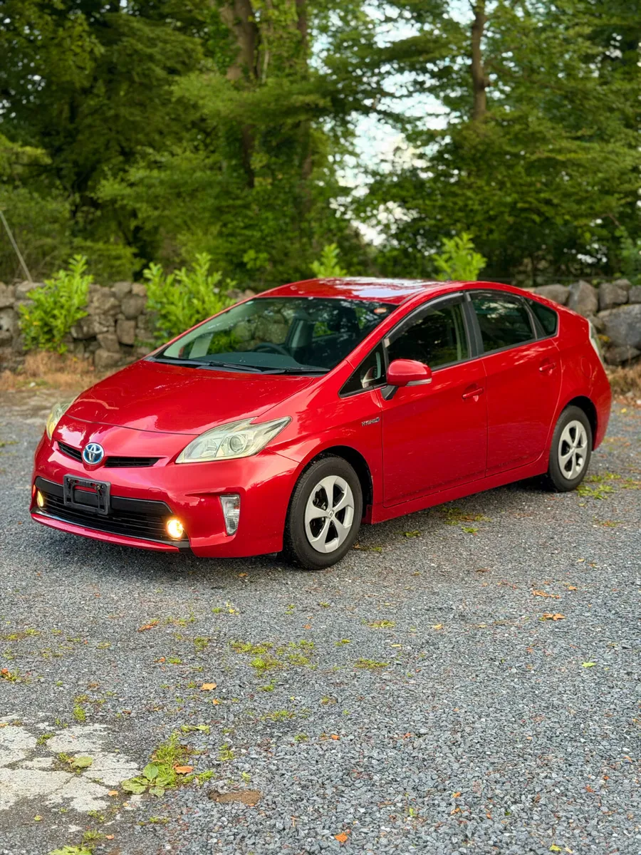 Toyota Prius | 2014 | 104,000 KM | Hybrid | AUTO - Image 3