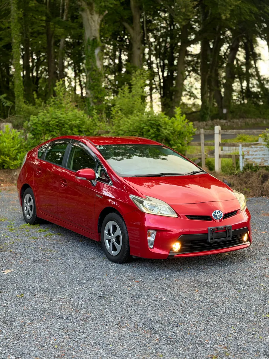Toyota Prius | 2014 | 104,000 KM | Hybrid | AUTO - Image 1