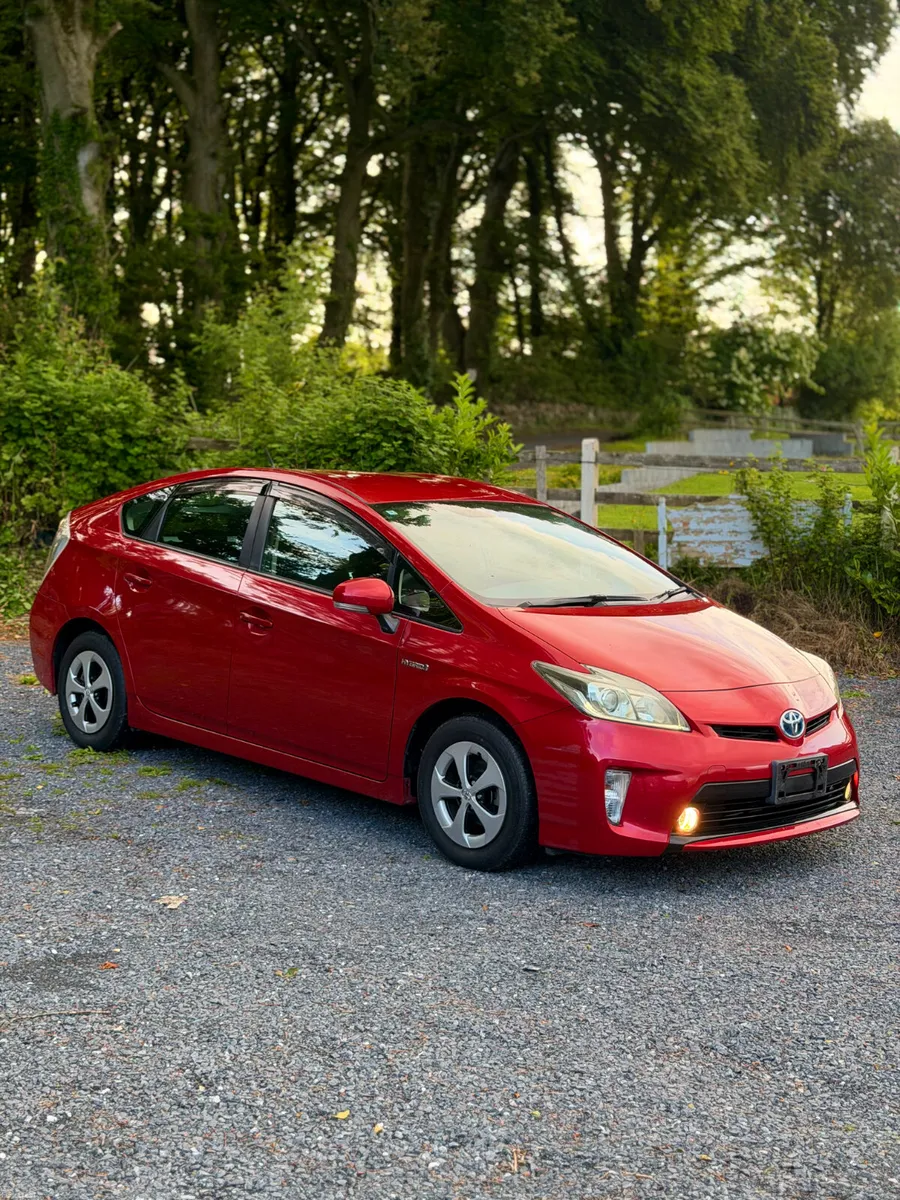 Toyota Prius | 2014 | 104,000 KM | Hybrid | AUTO - Image 4