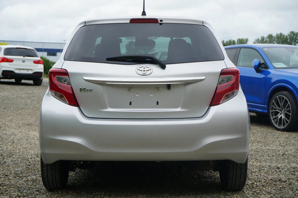 2016 Toyota Yaris Automatic - Image 4