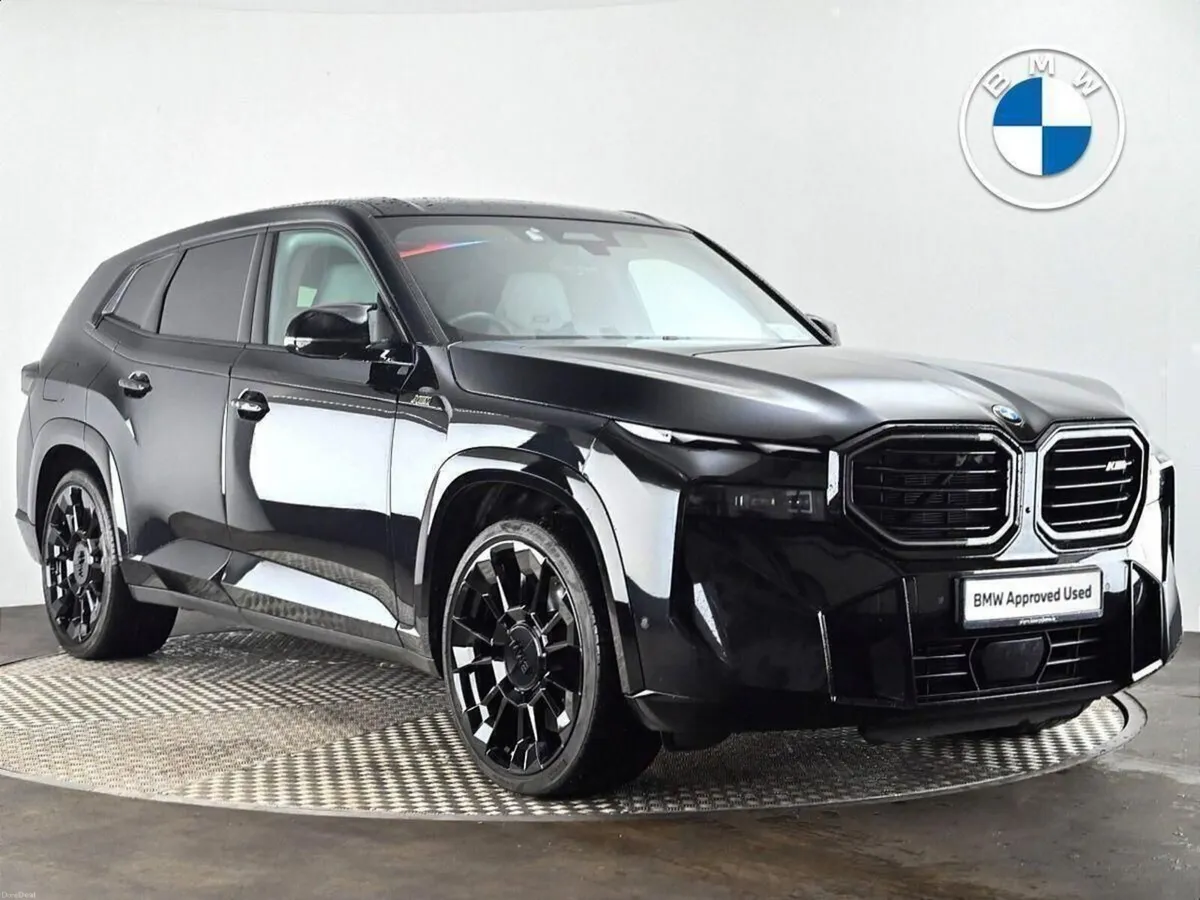BMW XM 4.4 - Image 1
