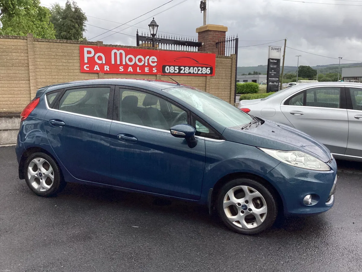 Ford Fiesta ** TITANIUM * 1.4 DIESEL - Image 2