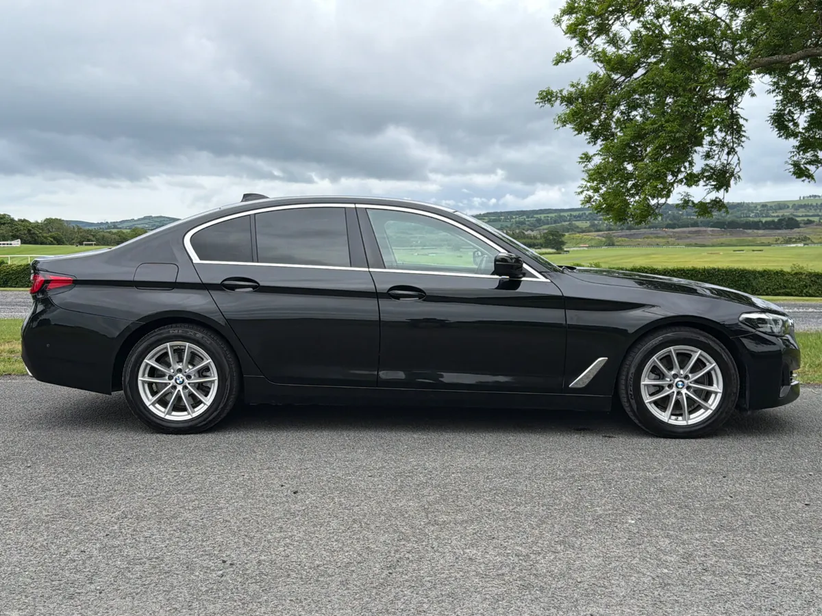 BMW 5-Series 2021 SE MHT - Image 3