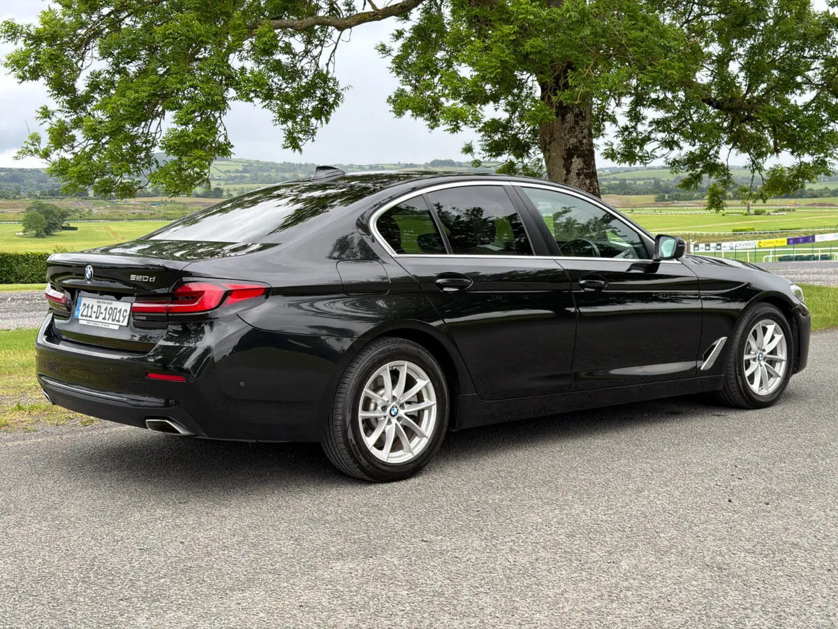 BMW 5-Series 2021 SE MHT - Image 4