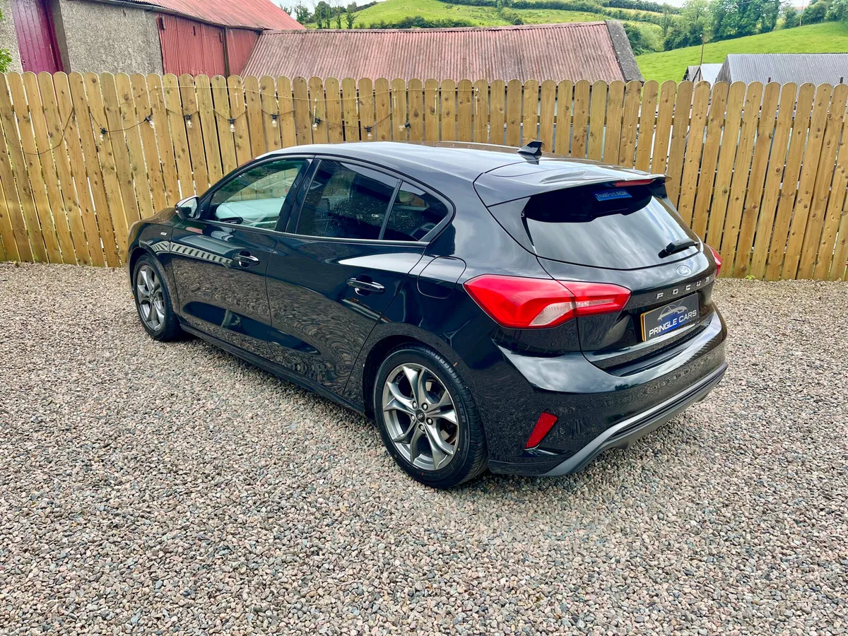 Ford Focus 2020 top of the range st line - Image 3