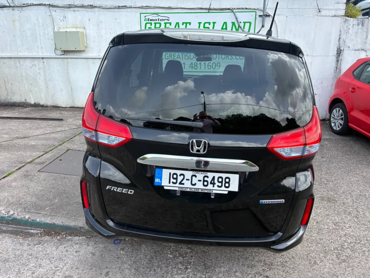 Honda Freed 1.5i 7 SEATS HYBRID AUTOMATIC - Image 5