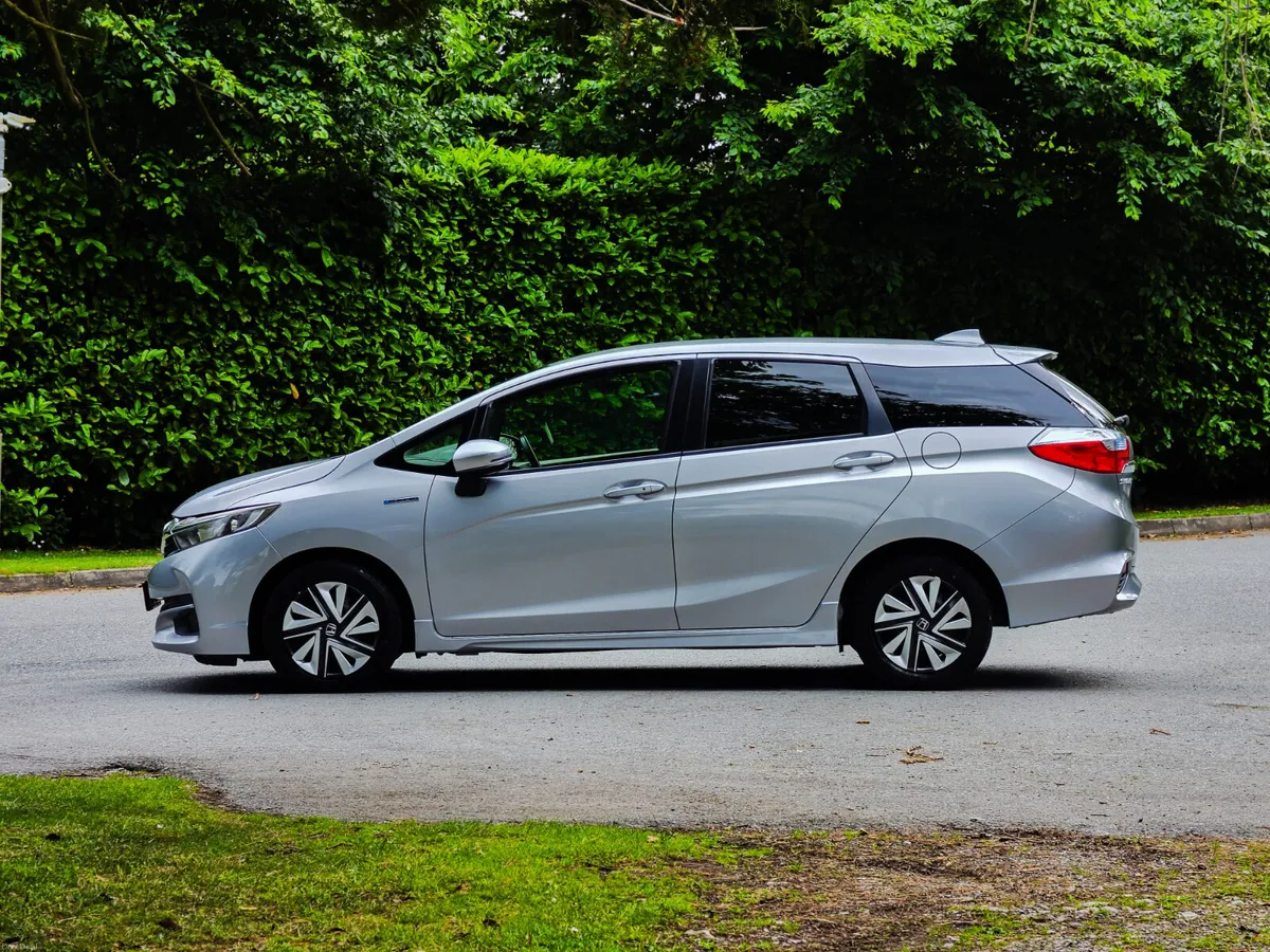 2018 Honda Shuttle 1.5 Petrol Hybrid Auto Top Spec - Image 4