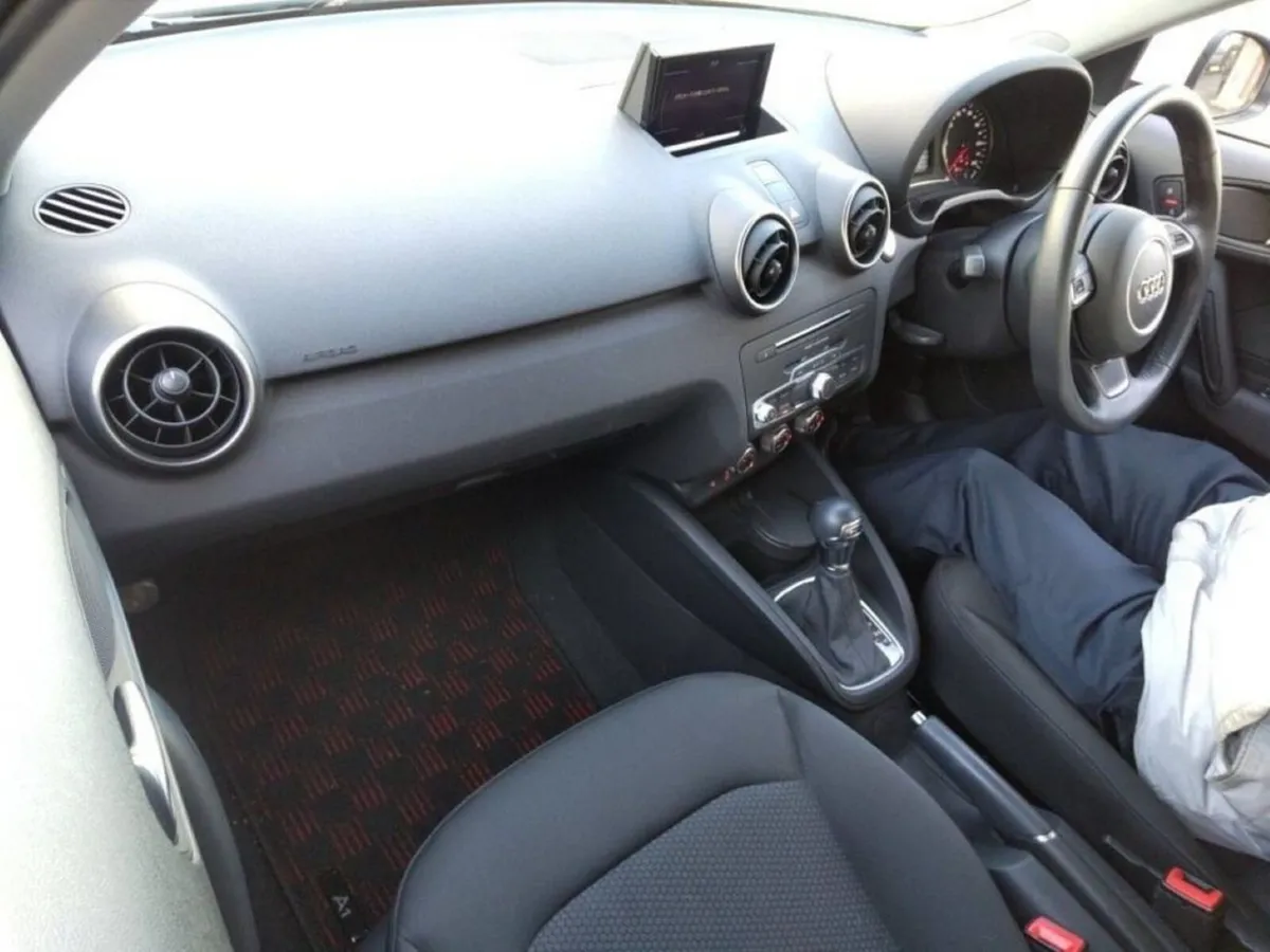 Audi A1 1.0 TFSI AUTOMATIC - FACTORY ALLOYS - Image 3