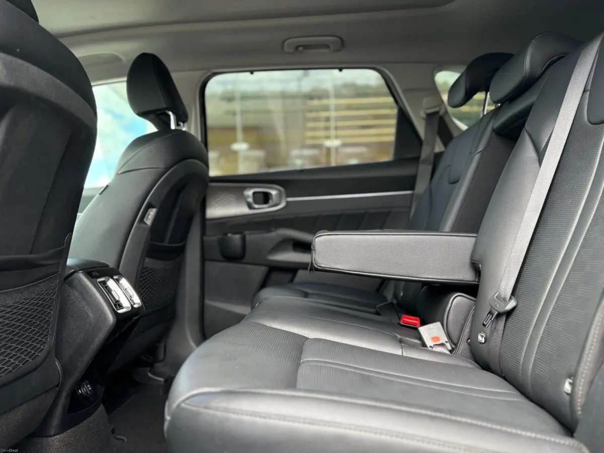 Kia Sorento 2.2 Diesel ( 7 Seats ) - Image 4