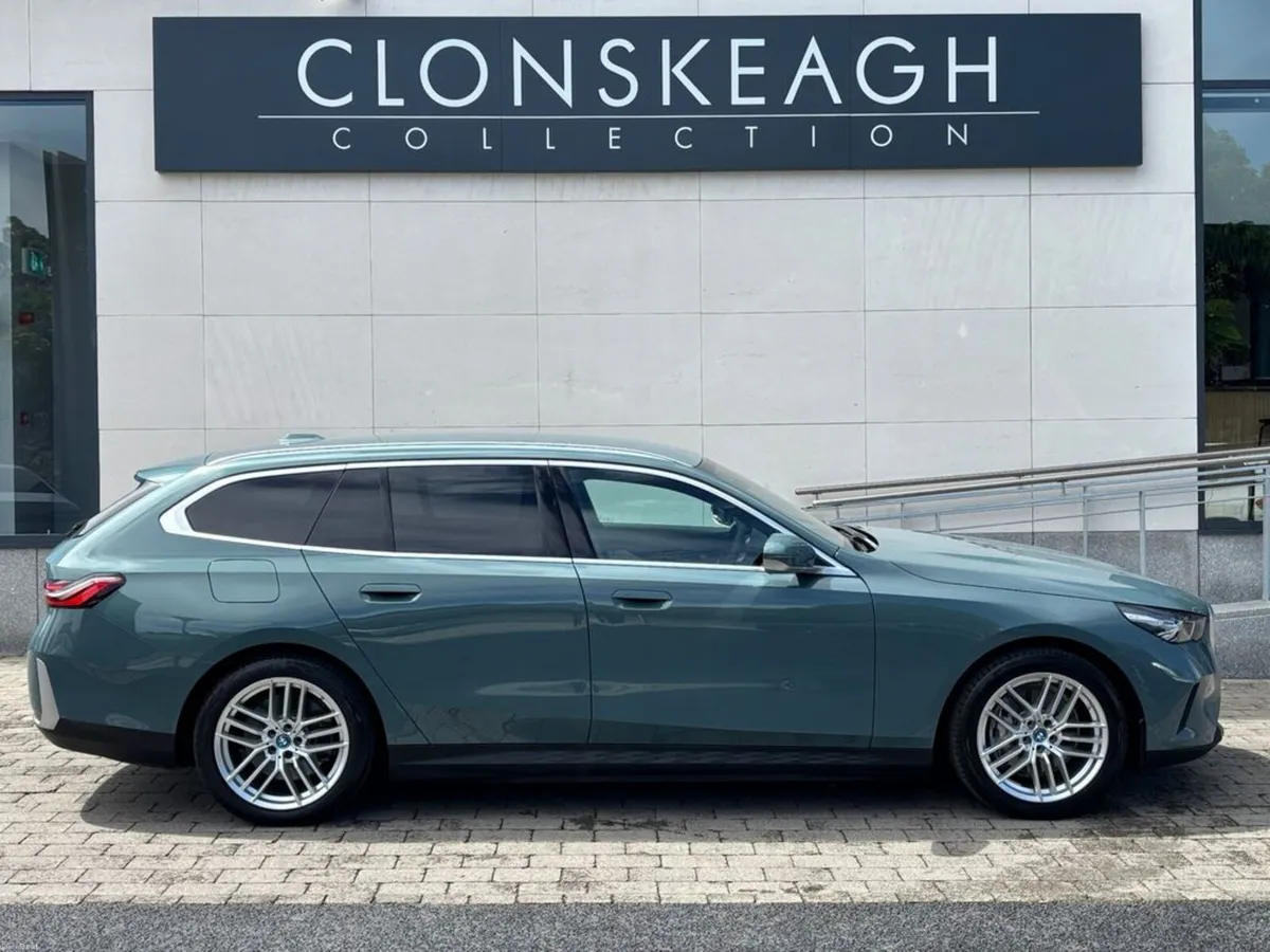 BMW i5 EDRIVE40 TOURING - Image 2
