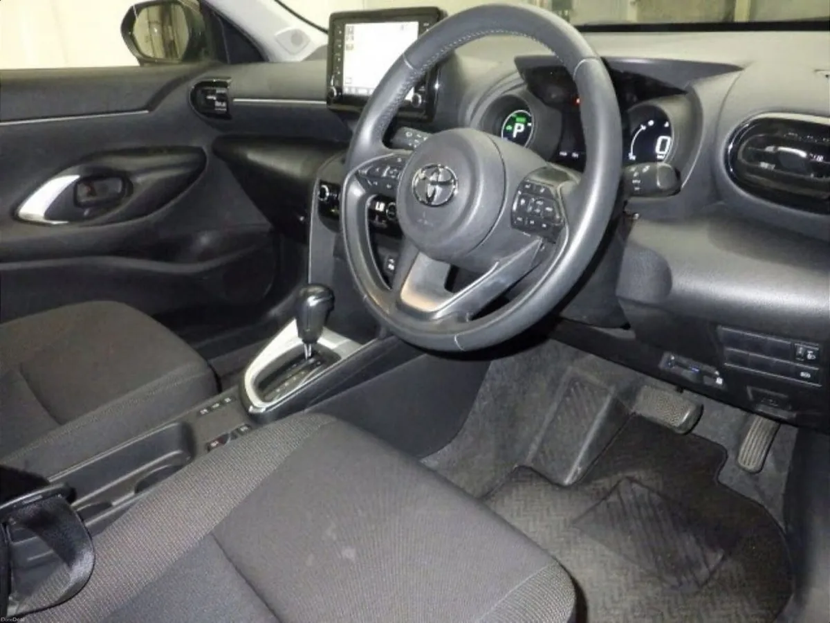 Toyota Yaris Cross 1.5 HYBRID G SPEC - FACTORY ALL - Image 3