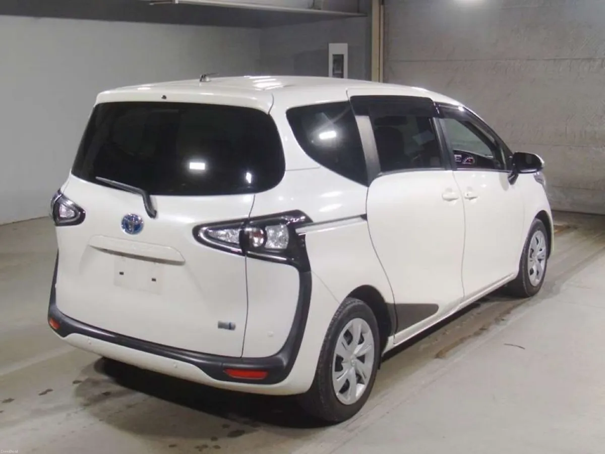 Toyota Sienta 1.5 HYBRID 7 SEATER - PUSH BUTTON ST - Image 2
