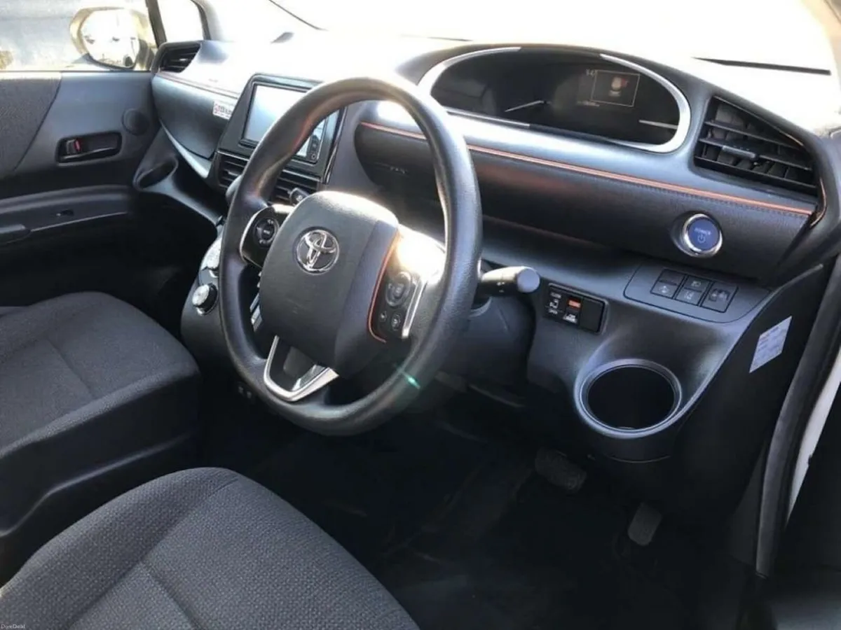Toyota Sienta 1.5 HYBRID 7 SEATER - PUSH BUTTON ST - Image 3