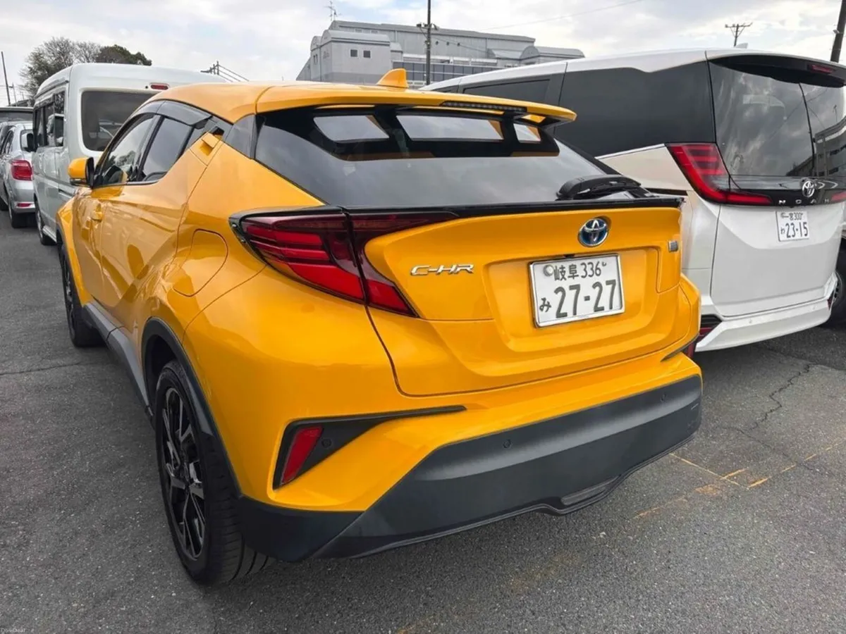Toyota C-HR 1.8 HYBRID - G SPEC W/BLACK HALF LEATH - Image 2