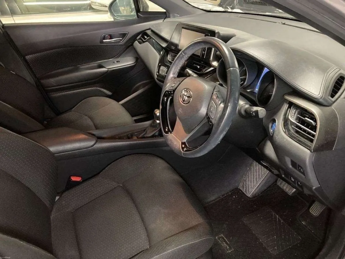 Toyota C-HR 1.8 HYBRID - 17'' FACTORY ALLOYS - CRU - Image 3