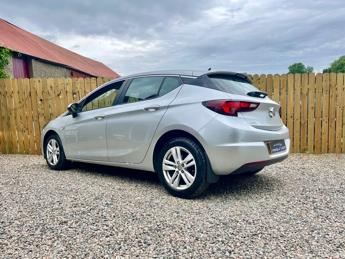 Vauxhall Astra 2017 AUTOMATIC - Image 4