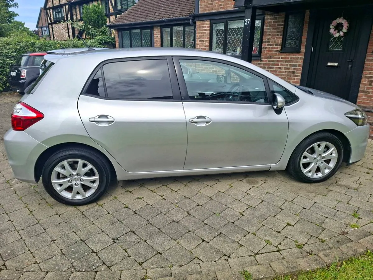 TOYOTA AURIS 1.4 D4D AUTOMATIC 2011 VERY CLEAN CAR - Image 2