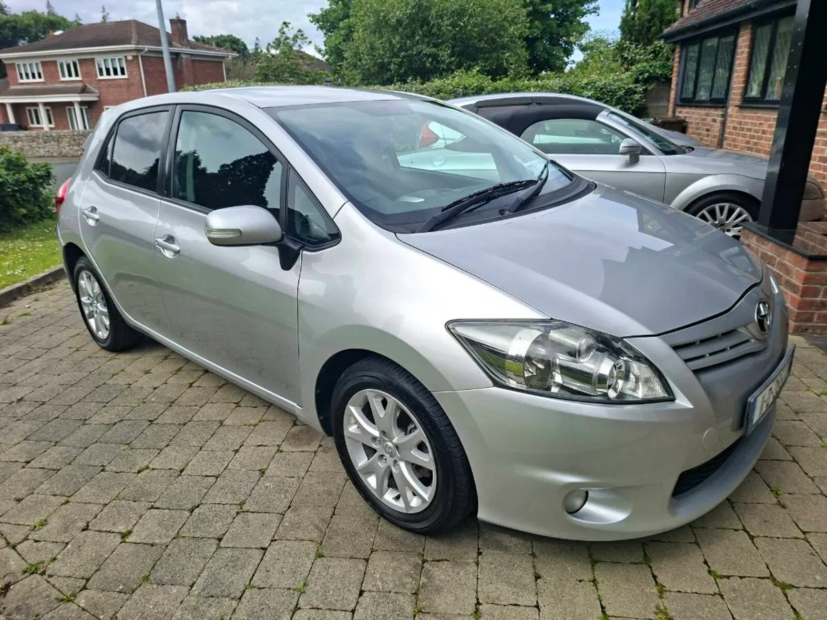 TOYOTA AURIS 1.4 D4D AUTOMATIC 2011 VERY CLEAN CAR - Image 1
