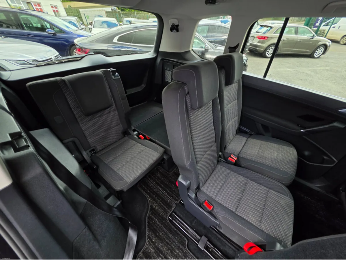 Volkswagen Touran ( 172 REG ) 1.4 TSI AUTOMATIC 7 - Image 4